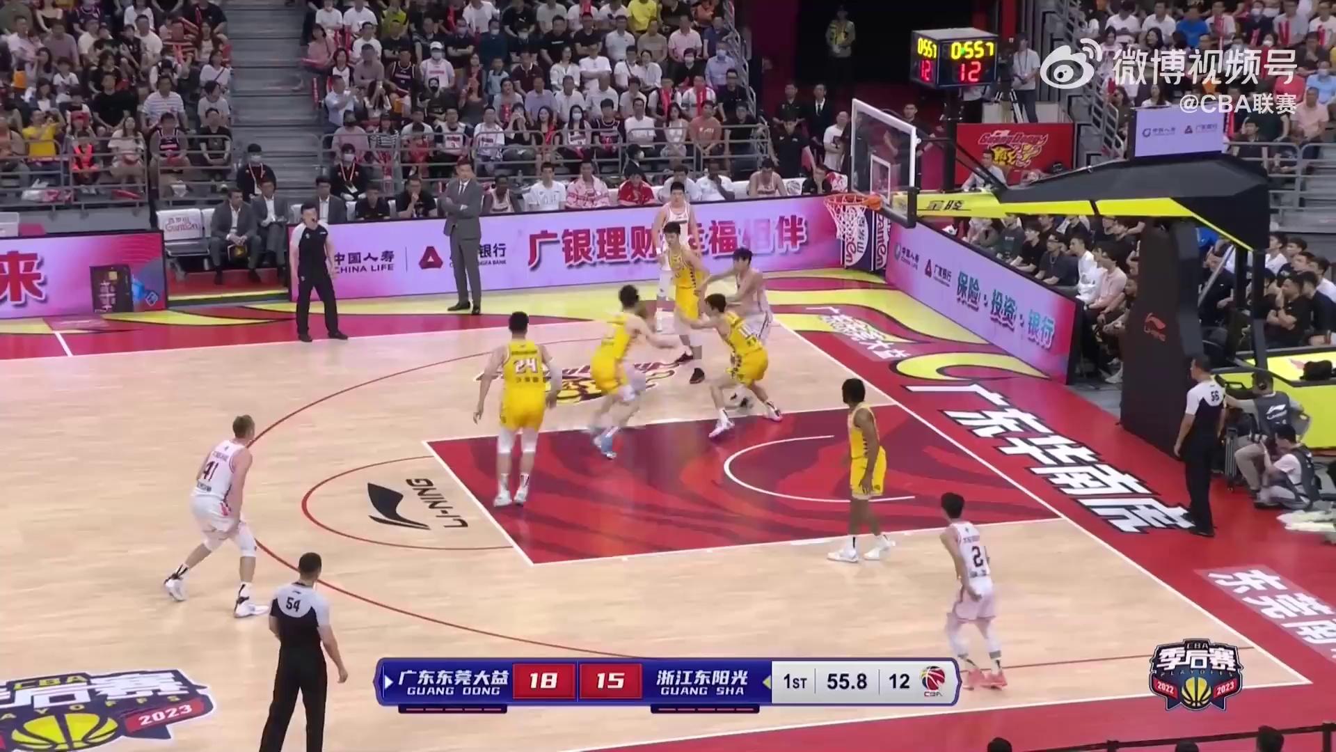 广东宏远训练开放日，今晨调整名单引欢呼，CBA季后赛在即，年轻球员得到机会的简单介绍