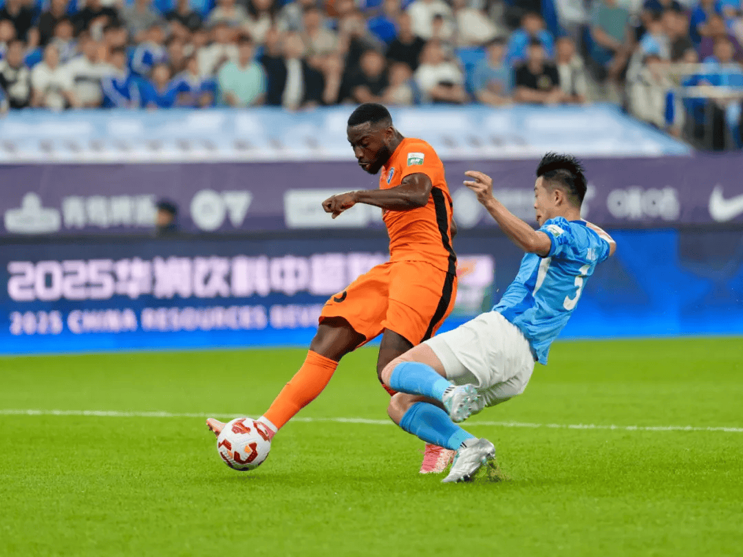 冲刺阶段中超焦点战，新疆广汇再遭质疑，赛场秩序良好，控场能力受关注(霸略征战辅助脚本)