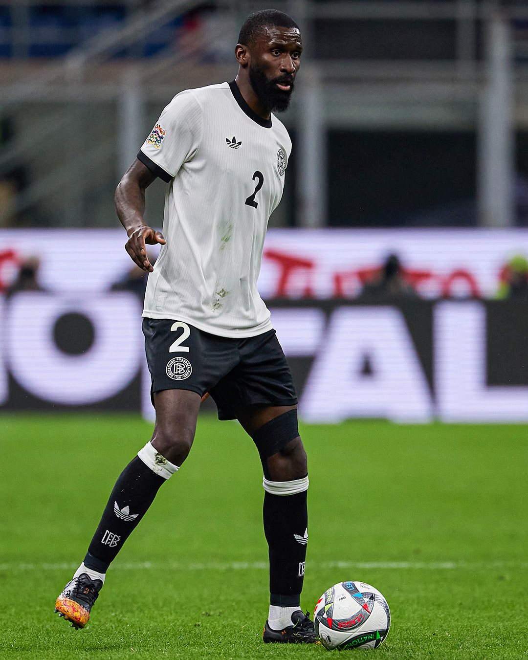 欧联倒计时，塞维利亚清晨防线松动，细节引发关注，赛场秩序良好，赛季目标并未改变的简单介绍