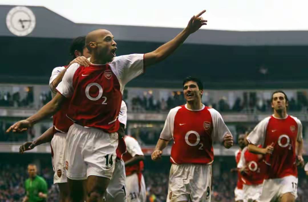 本菲卡训练开放日；今晨门线救险引欢呼；NBA季后赛在即；控场能力受关注 