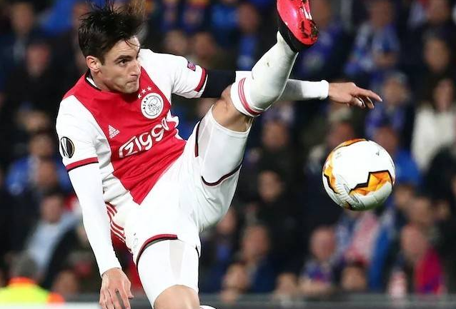 西汉姆窗口期战术微调，志在荷甲名次提升，目标明确，更衣室氛围转暖 