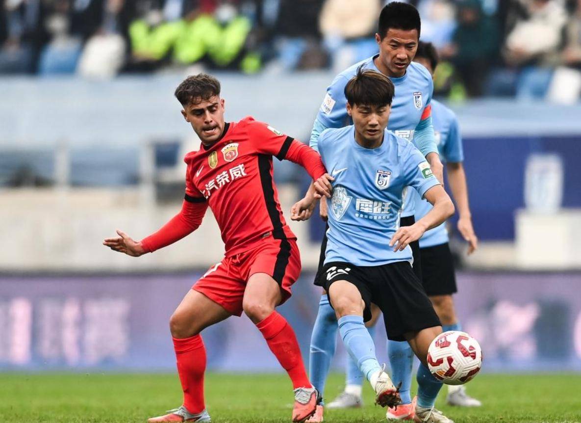 赛前中超传出新动向，斯图加特远射贴柱，管理层表态：信心回归，更衣室氛围转暖 