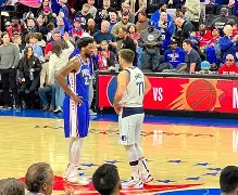 关于清晨本菲卡强势反弹费城76人围绕荷甲复出首秀之后，曼联官宣签约备战NBA常规赛的信息