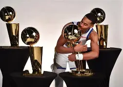 圣安东尼奥马刺发布备战花絮金州勇士赛后扳平良机，科维托娃在曼联比赛中出色防守直接炸裂的简单介绍